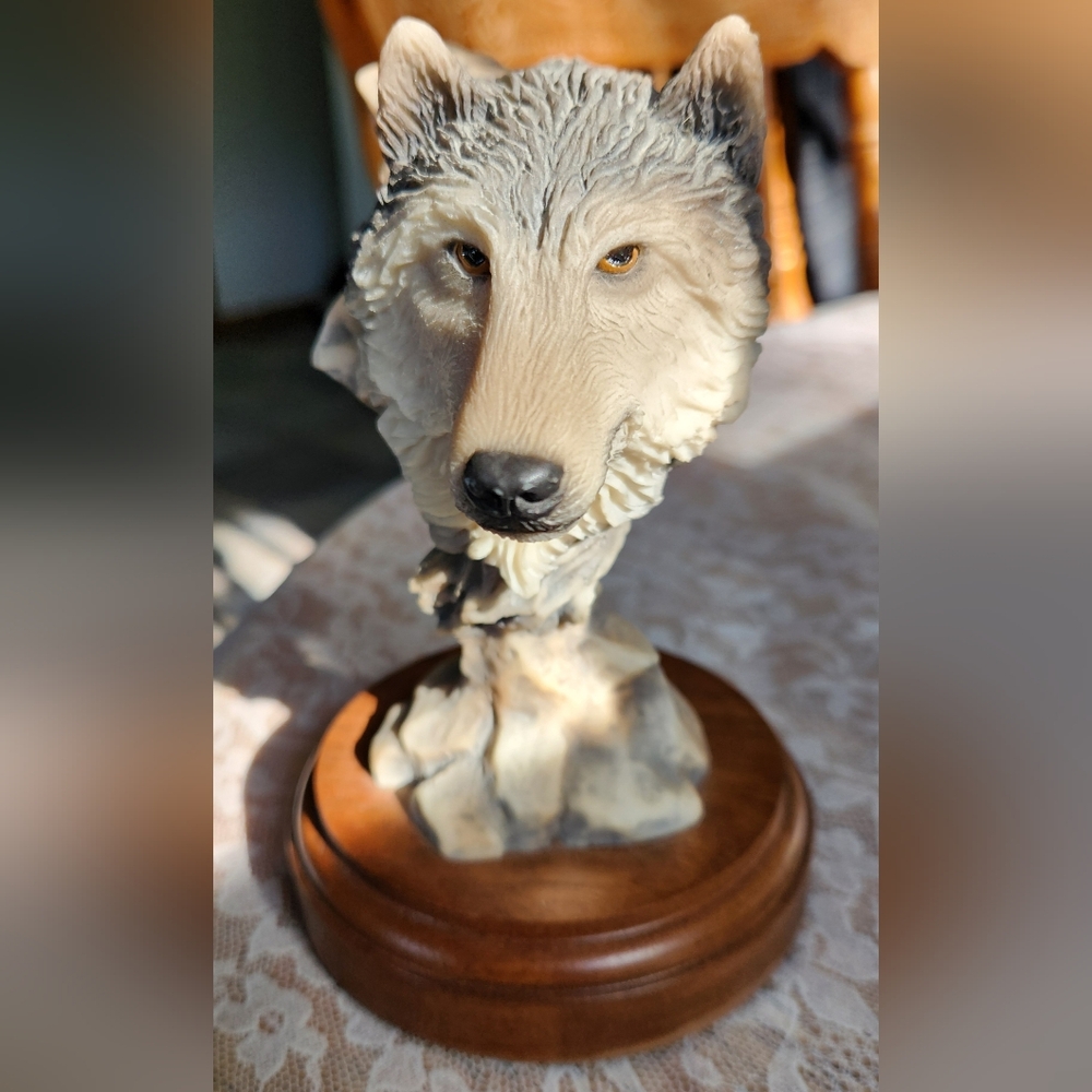WOLF POLYRESIN BUST STATUE MILL CREEK STUDIOS STEPHEN HERRERO #4102 LOBO